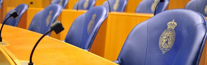 Afbeelding Tweede Kamer blauw paarse zetels