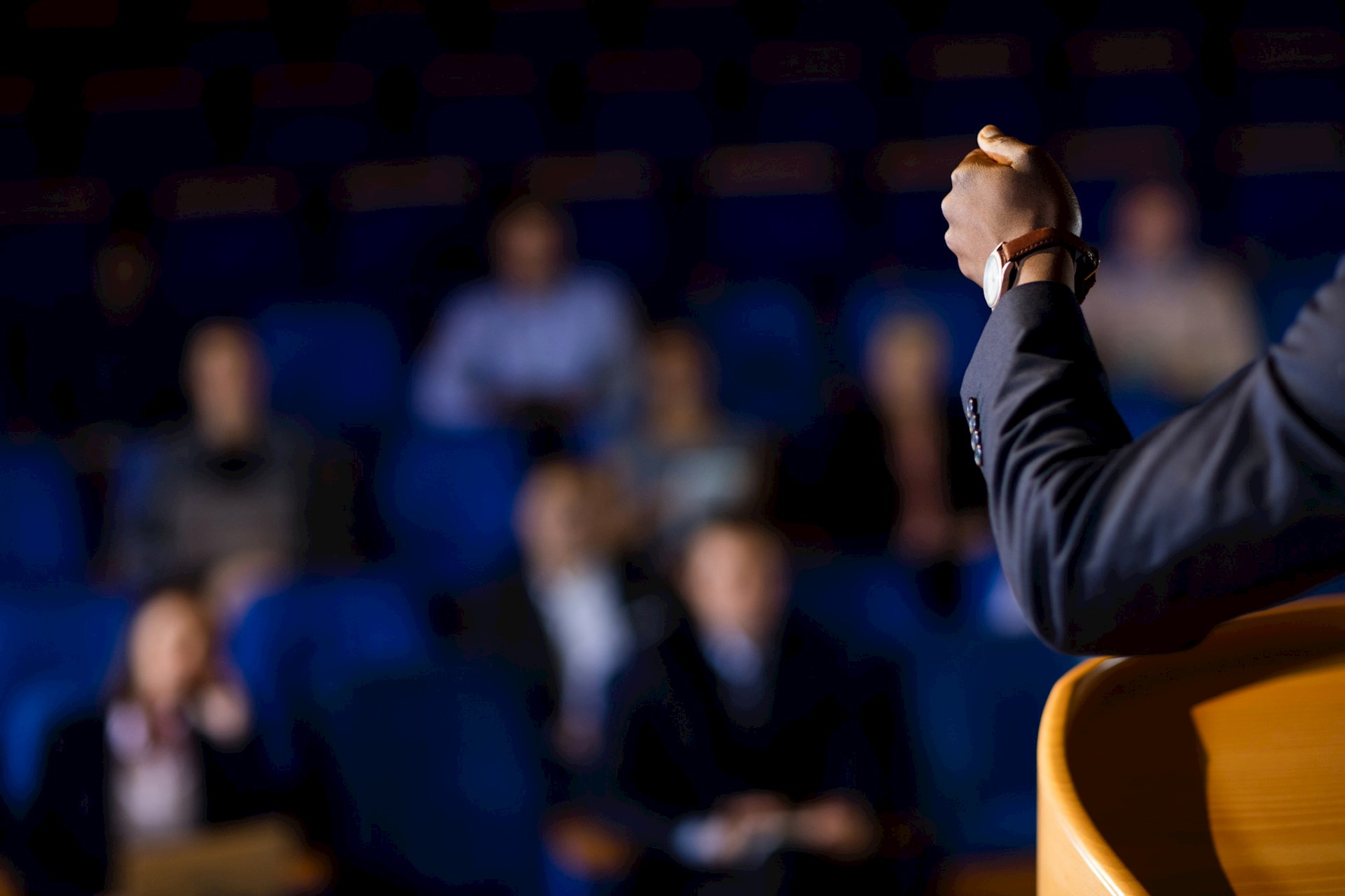 Afbeelding Male Business Executive Giving Speech
